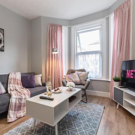 3-Bedroom House L Fast Wi-Fi L Garden L Newly Decorated L Close To Shops And Restaurants Bournemouth Buitenkant foto