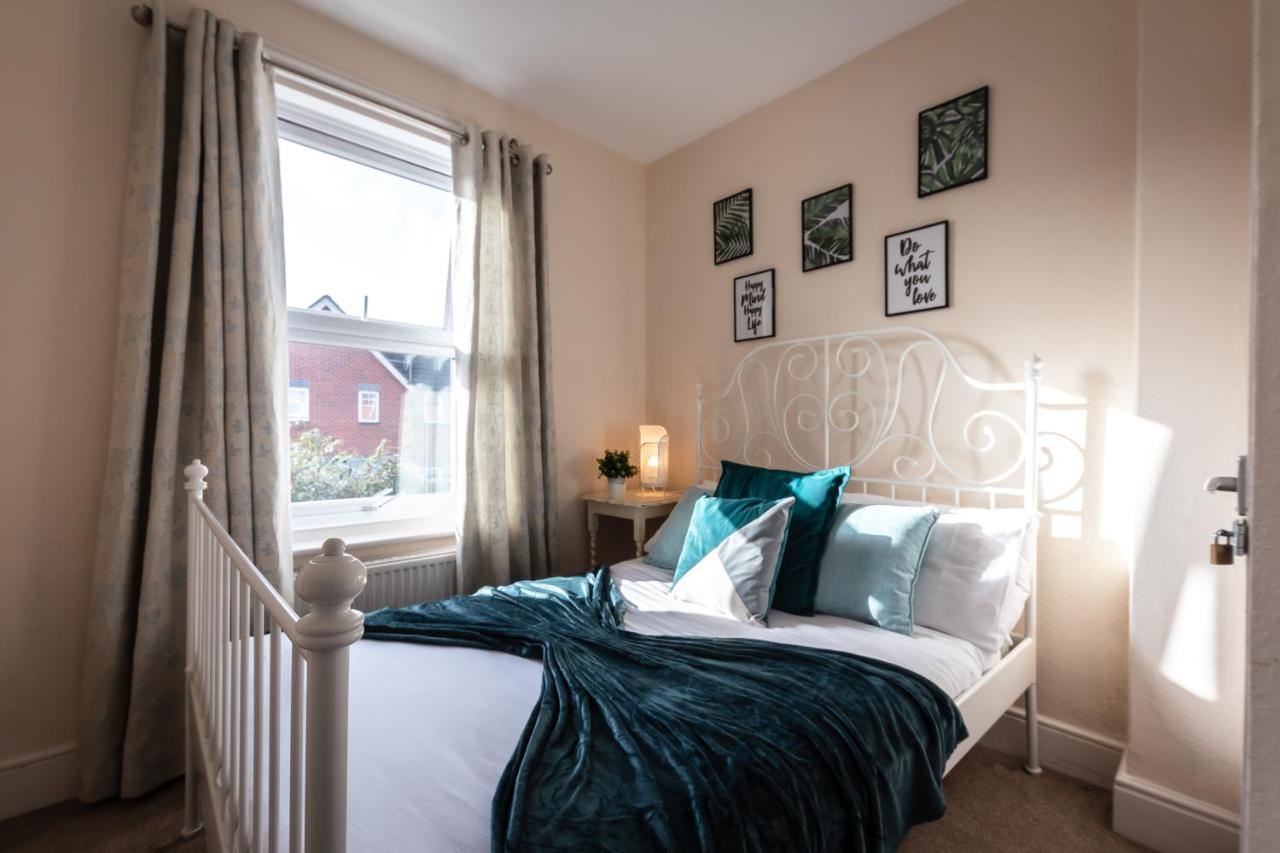 3-Bedroom House L Fast Wi-Fi L Garden L Newly Decorated L Close To Shops And Restaurants Bournemouth Buitenkant foto