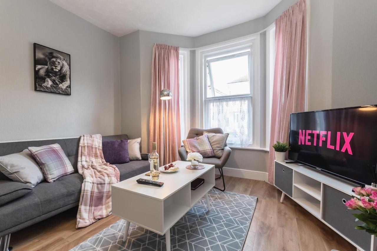 3-Bedroom House L Fast Wi-Fi L Garden L Newly Decorated L Close To Shops And Restaurants Bournemouth Buitenkant foto
