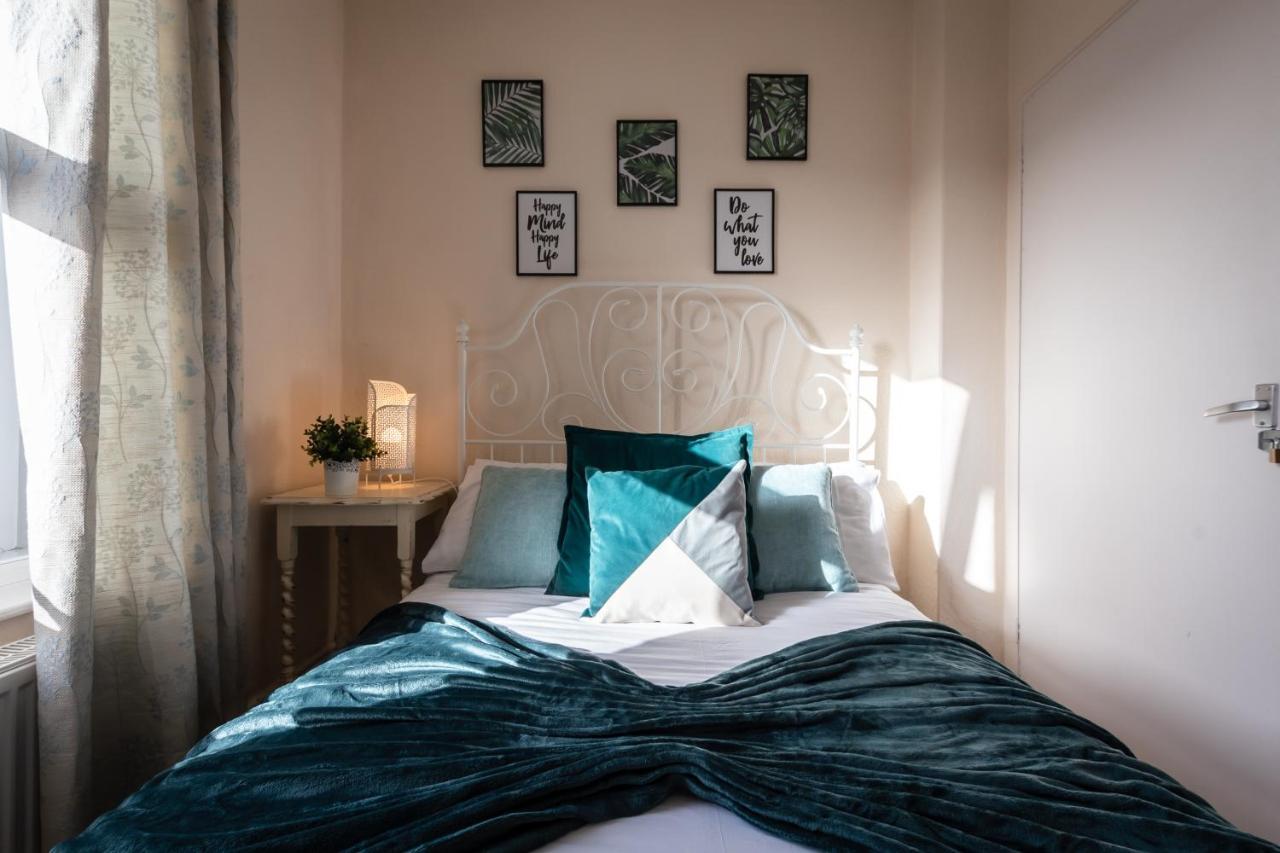 3-Bedroom House L Fast Wi-Fi L Garden L Newly Decorated L Close To Shops And Restaurants Bournemouth Buitenkant foto
